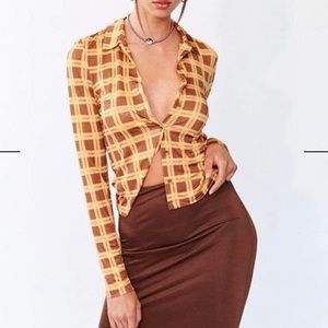 With jéan button down check top